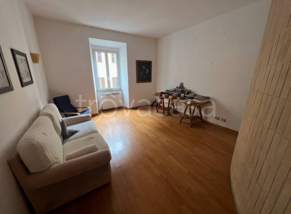 appartamento in vendita a Roma in zona Parione/Sant'Eustachio