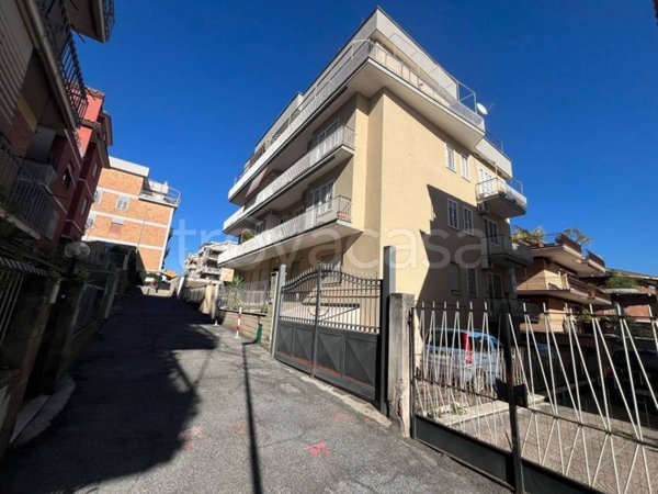 appartamento in vendita a Roma in zona Tomba di Nerone