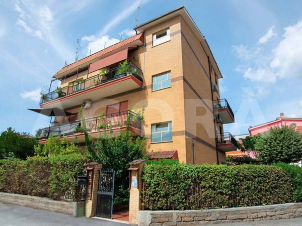 appartamento in vendita a Roma in zona Massimina/Casal Lumbroso