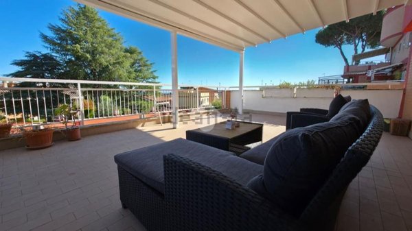 appartamento in vendita a Roma in zona Torrione Cerquetta