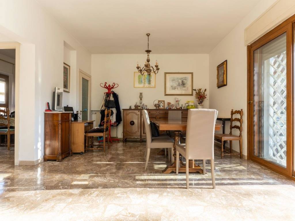 appartamento in vendita a Roma in zona Mostacciano