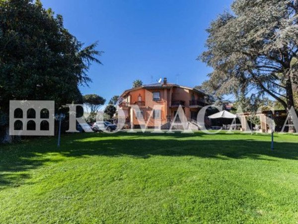 casa indipendente in vendita a Roma in zona Mostacciano