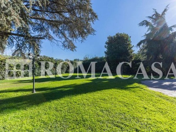 casa indipendente in vendita a Roma in zona Mostacciano