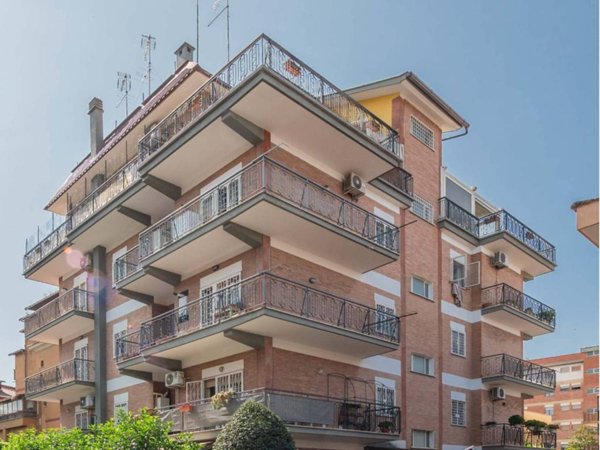 appartamento in vendita a Roma in zona Cesano