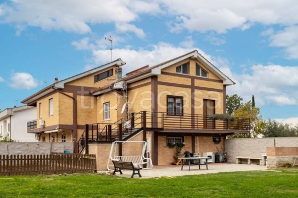 casa indipendente in vendita a Roma in zona Selva Candida