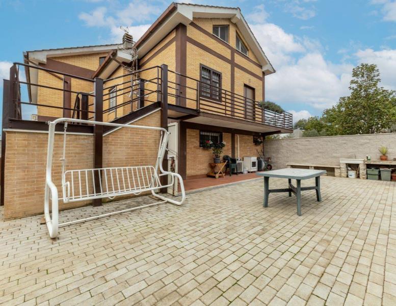 casa indipendente in vendita a Roma in zona Selva Candida