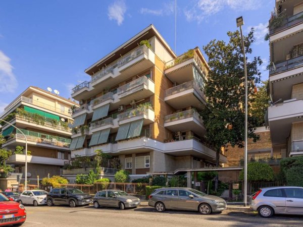 appartamento in vendita a Roma in zona Tomba di Nerone