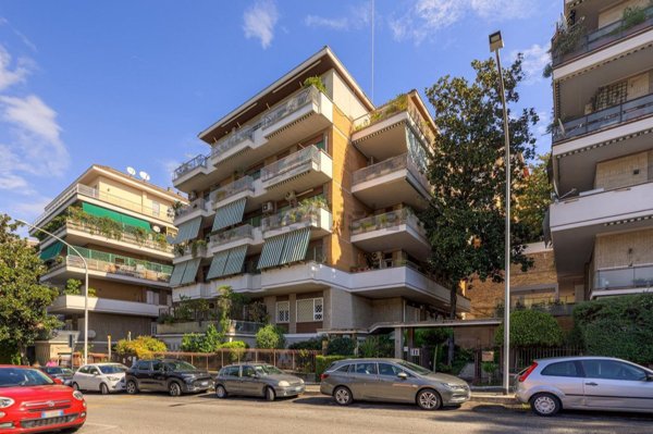 appartamento in vendita a Roma in zona Tomba di Nerone