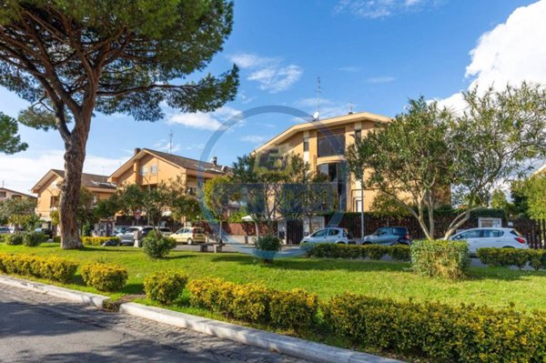 appartamento in vendita a Roma in zona Axa