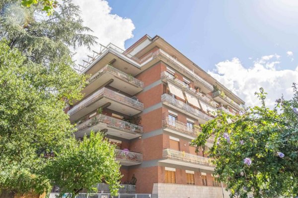 appartamento in vendita a Roma in zona Ostiense