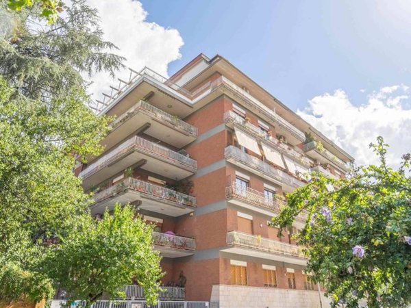 appartamento in vendita a Roma in zona Ostiense