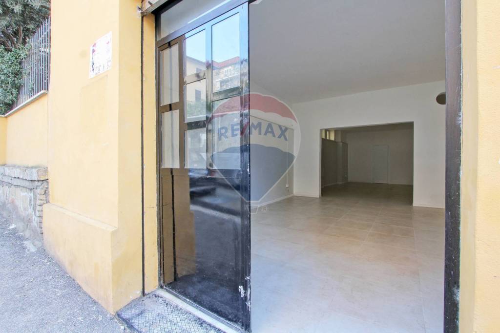 negozio in vendita a Roma in zona La Pisana