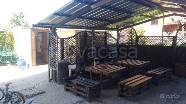 negozio in vendita a Roma in zona Valle Muricana