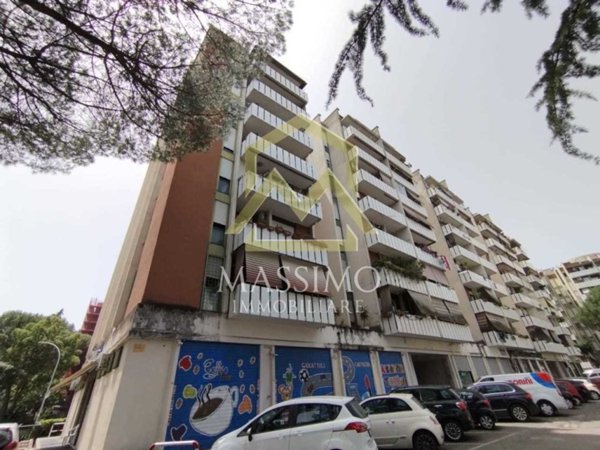 locale commerciale in vendita a Roma in zona Collatino