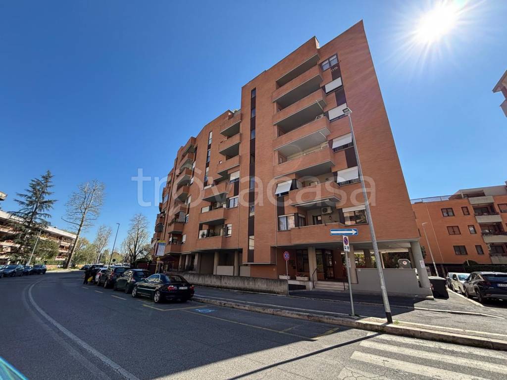 appartamento in vendita a Roma in zona Tor de' Cenci