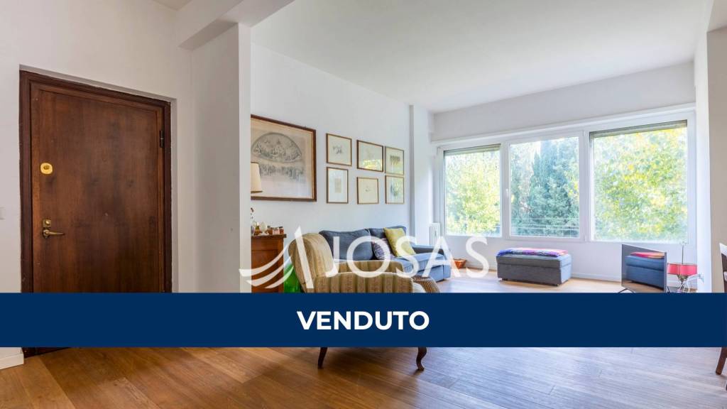 appartamento in vendita a Roma in zona EUR