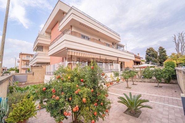 appartamento in vendita a Roma in zona Ostia