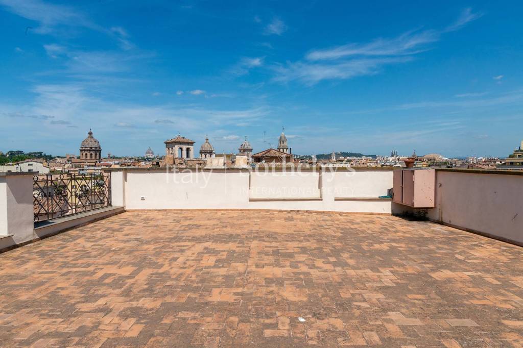 appartamento in vendita a Roma in zona Rione Monti/Campitelli