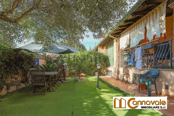 casa indipendente in vendita a Roma in zona Infernetto