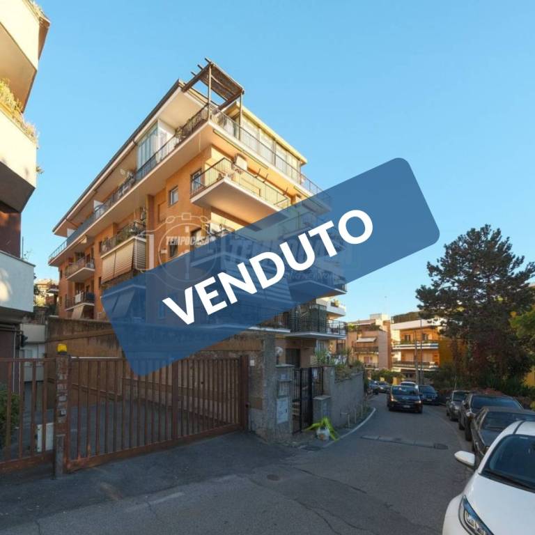 appartamento in vendita a Roma in zona Tomba di Nerone
