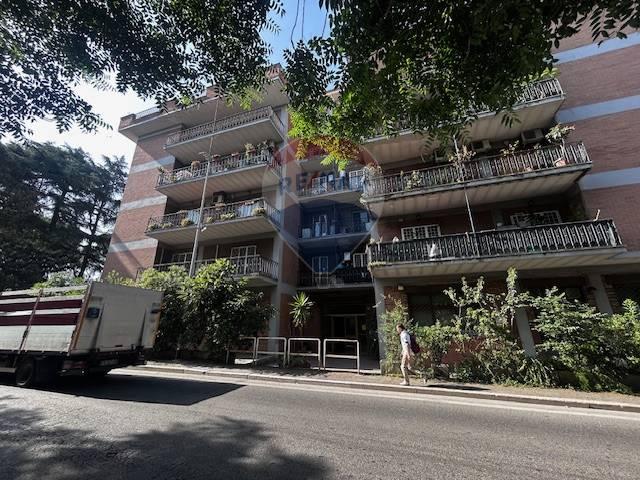 appartamento in vendita a Roma in zona Ostiense