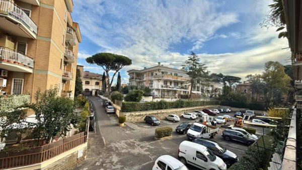 appartamento in vendita a Roma in zona Colle del Sole
