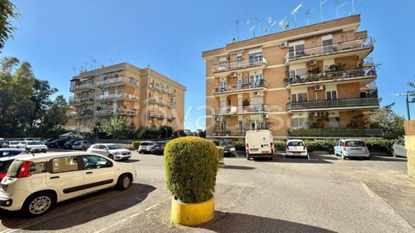 appartamento in vendita a Roma in zona Colle del Sole