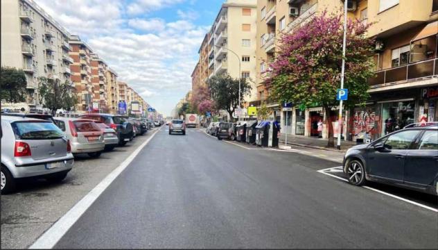 negozio in vendita a Roma in zona Cinecittà