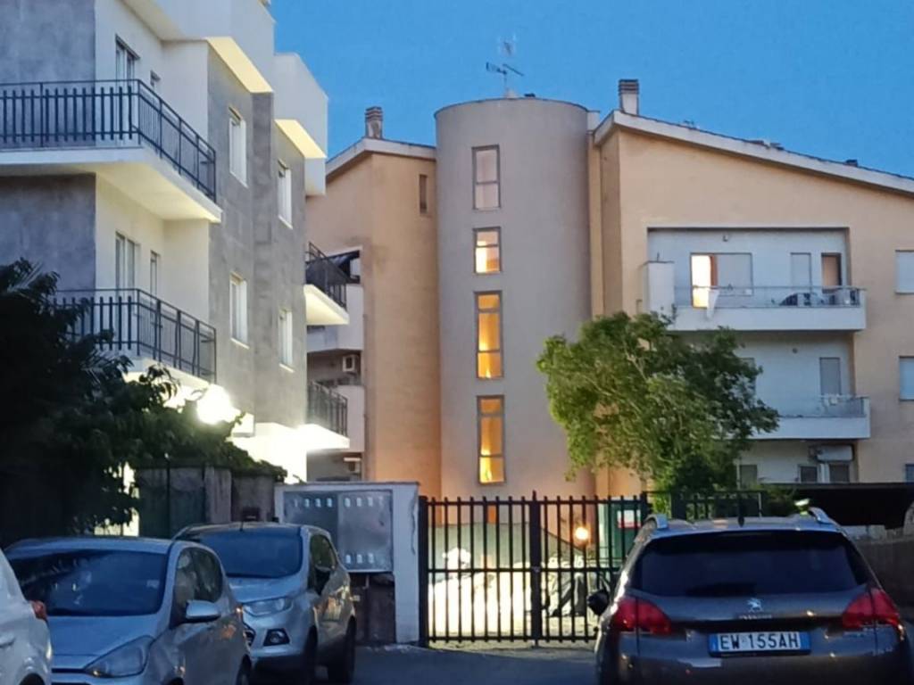 appartamento in vendita a Roma in zona Torre Angela