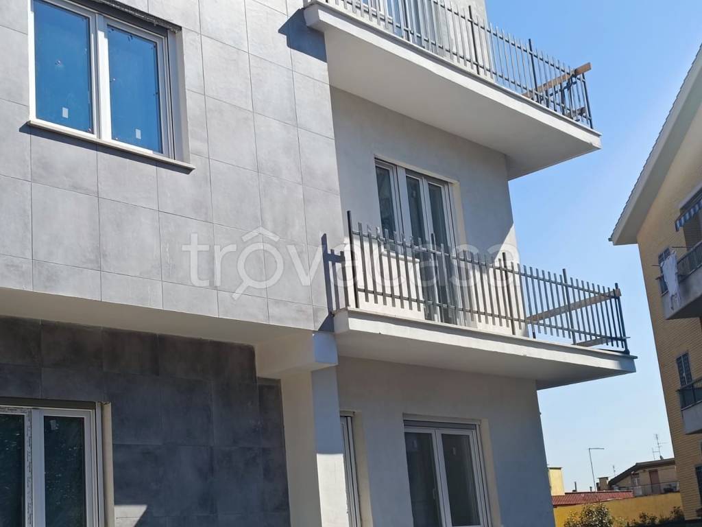 appartamento in vendita a Roma in zona Torre Angela