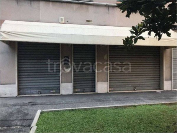 negozio in vendita a Roma in zona Ponte Mammolo