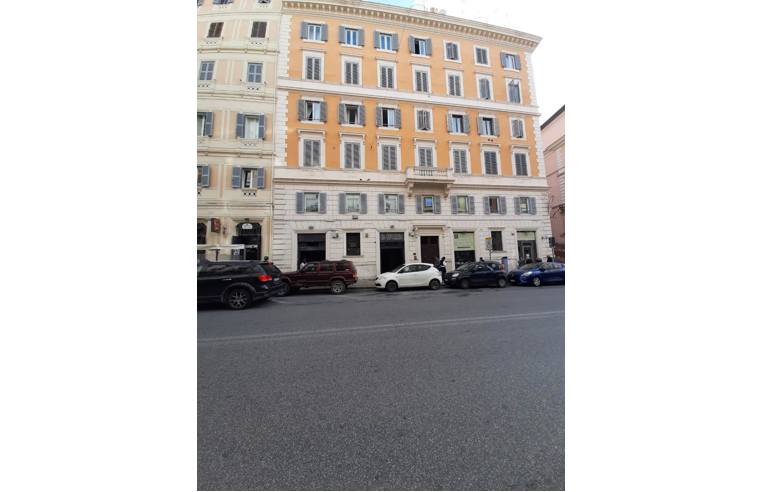locale commerciale in vendita a Roma in zona Celio