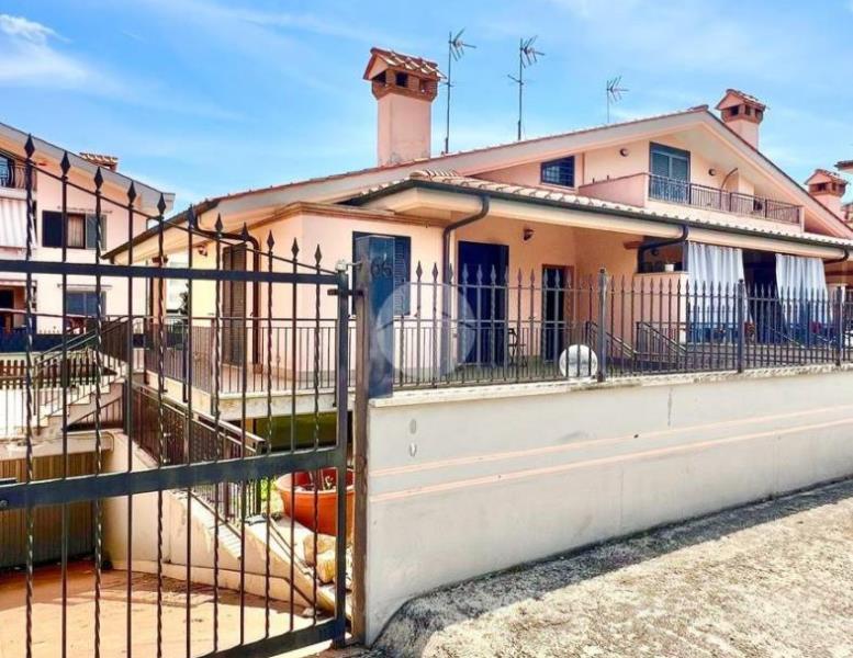casa indipendente in vendita a Roma in zona Borghesiana