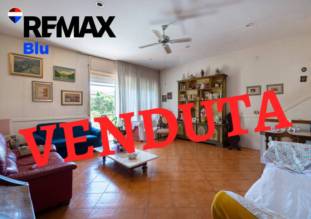 casa indipendente in vendita a Roma in zona Casal Palocco