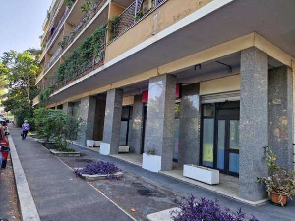 negozio in vendita a Roma in zona Torrino