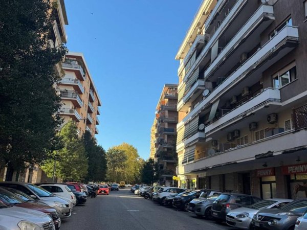 appartamento in vendita a Roma in zona Appio Latino