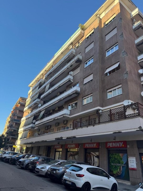 appartamento in vendita a Roma in zona Appio Latino