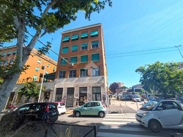 negozio in vendita a Roma in zona Monte Sacro/Talenti