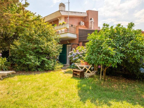 casa indipendente in vendita a Roma in zona Casal Boccone