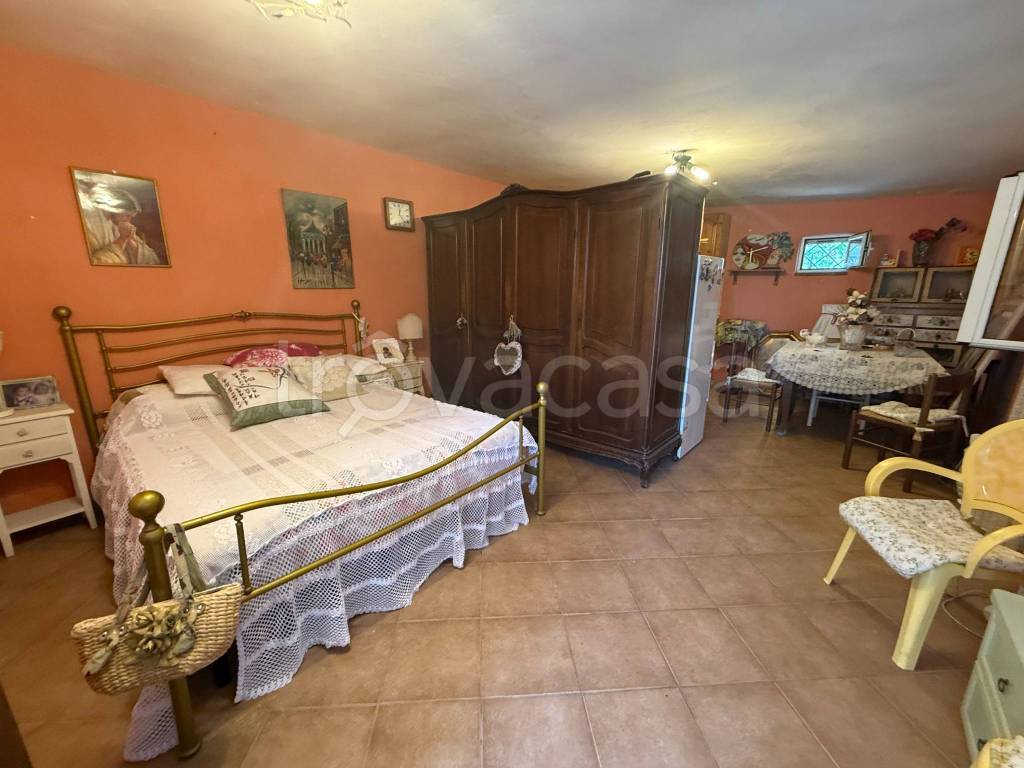 locale commerciale in vendita a Roma in zona Infernetto