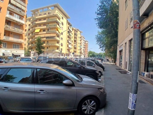 negozio in vendita a Roma in zona Monte Sacro/Talenti