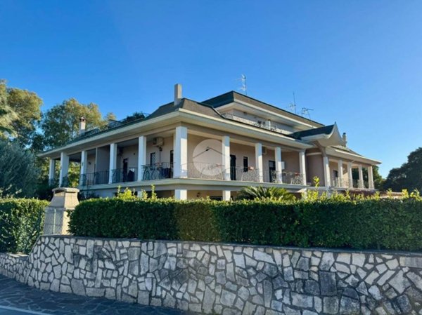 appartamento in vendita a Roma in zona Appio Claudio