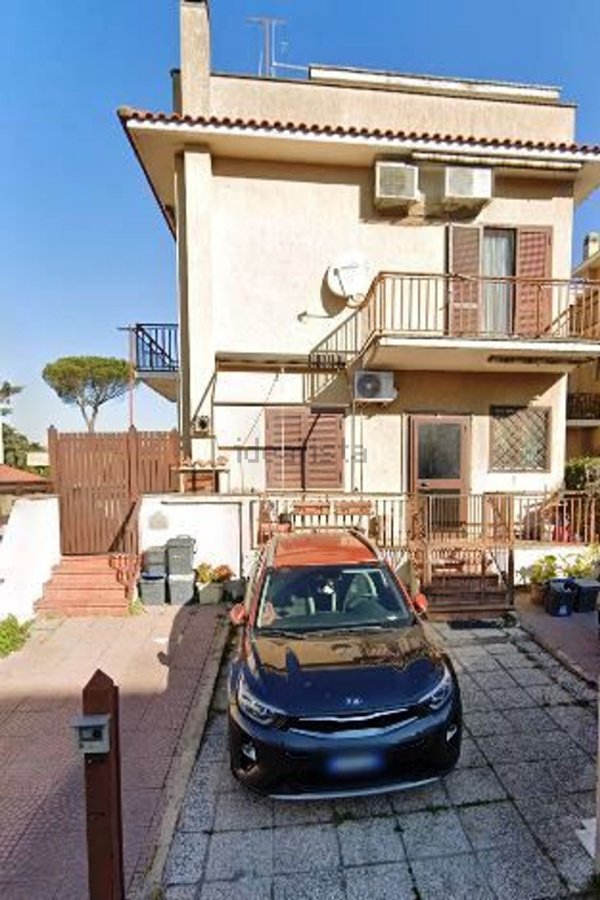 casa indipendente in vendita a Roma in zona Acilia