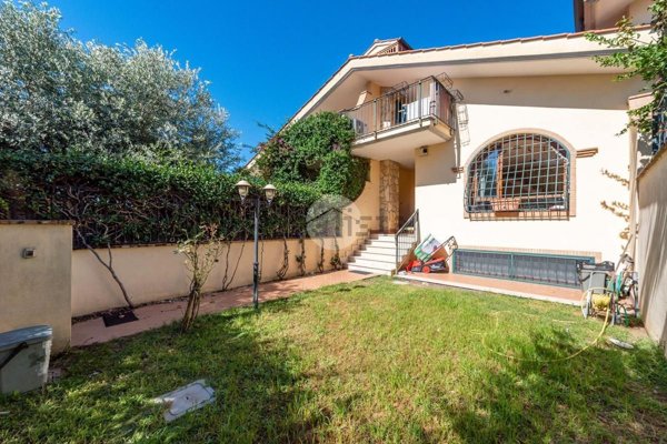 casa indipendente in vendita a Roma in zona Borghesiana