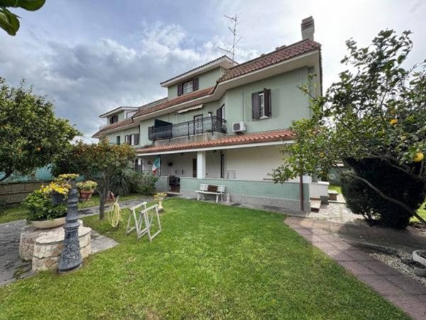 casa indipendente in vendita a Roma in zona Infernetto