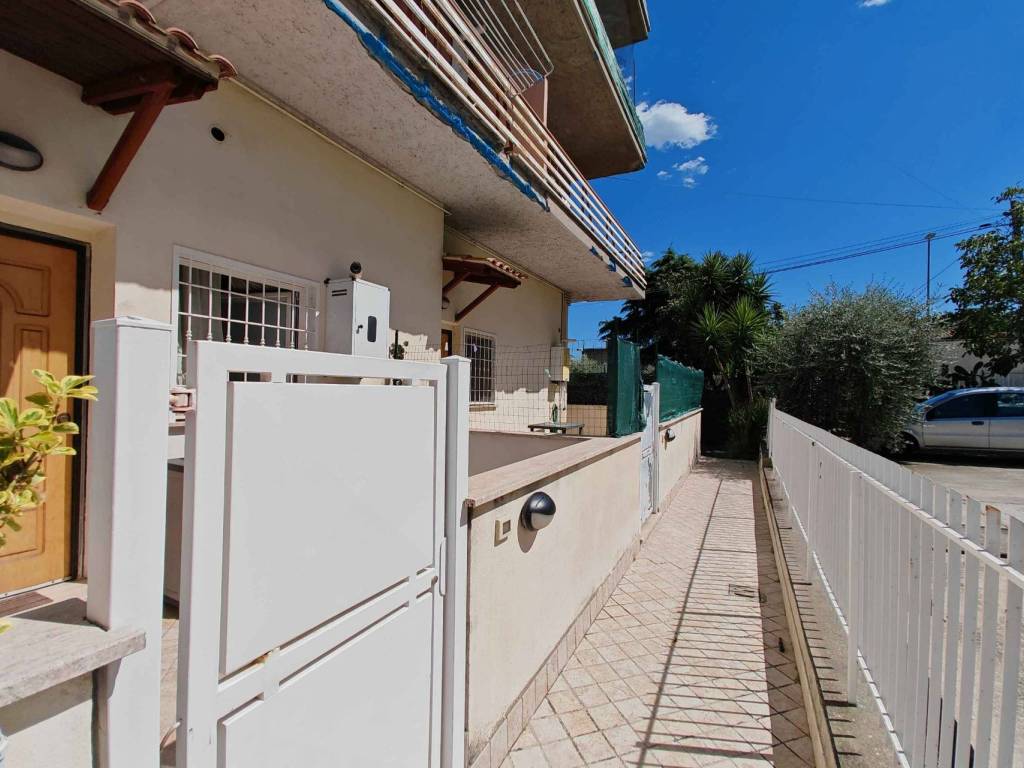 appartamento in vendita a Roma in zona Lunghezza