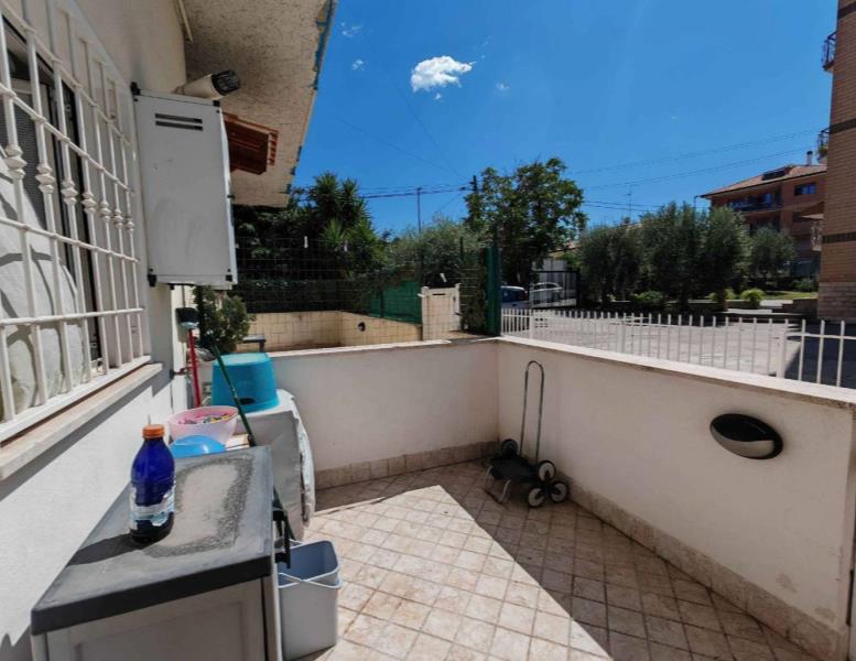 appartamento in vendita a Roma in zona Lunghezza