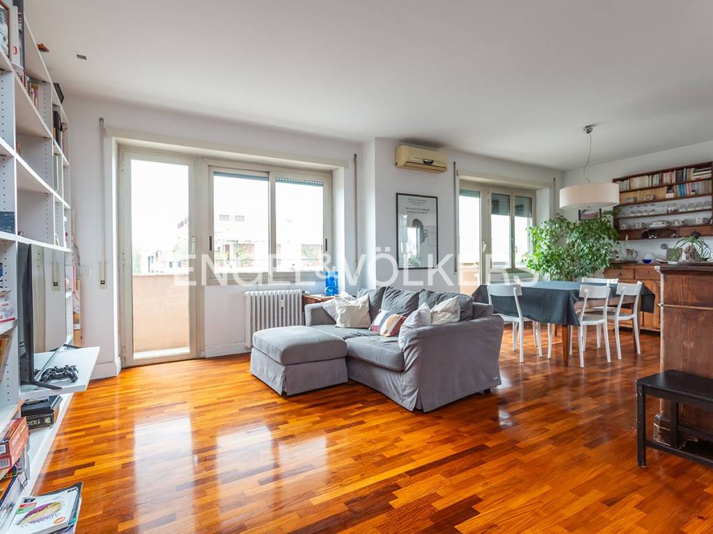 appartamento in vendita a Roma in zona Ardeatino