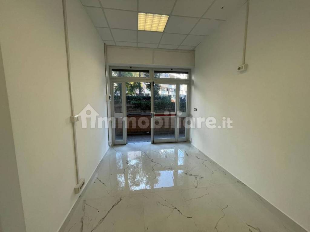 negozio in vendita a Roma in zona Ardeatino