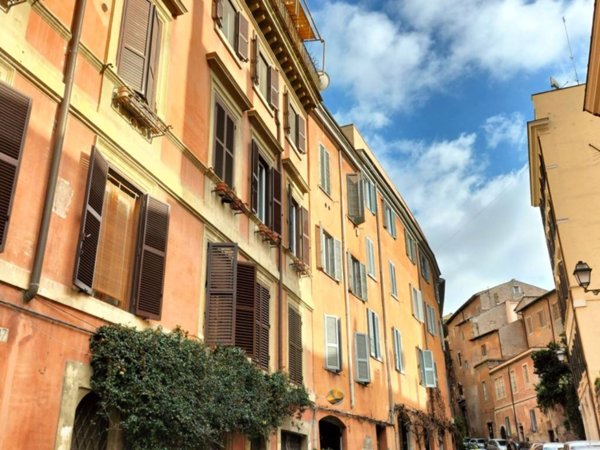 appartamento in vendita a Roma in zona Rione Monti/Campitelli